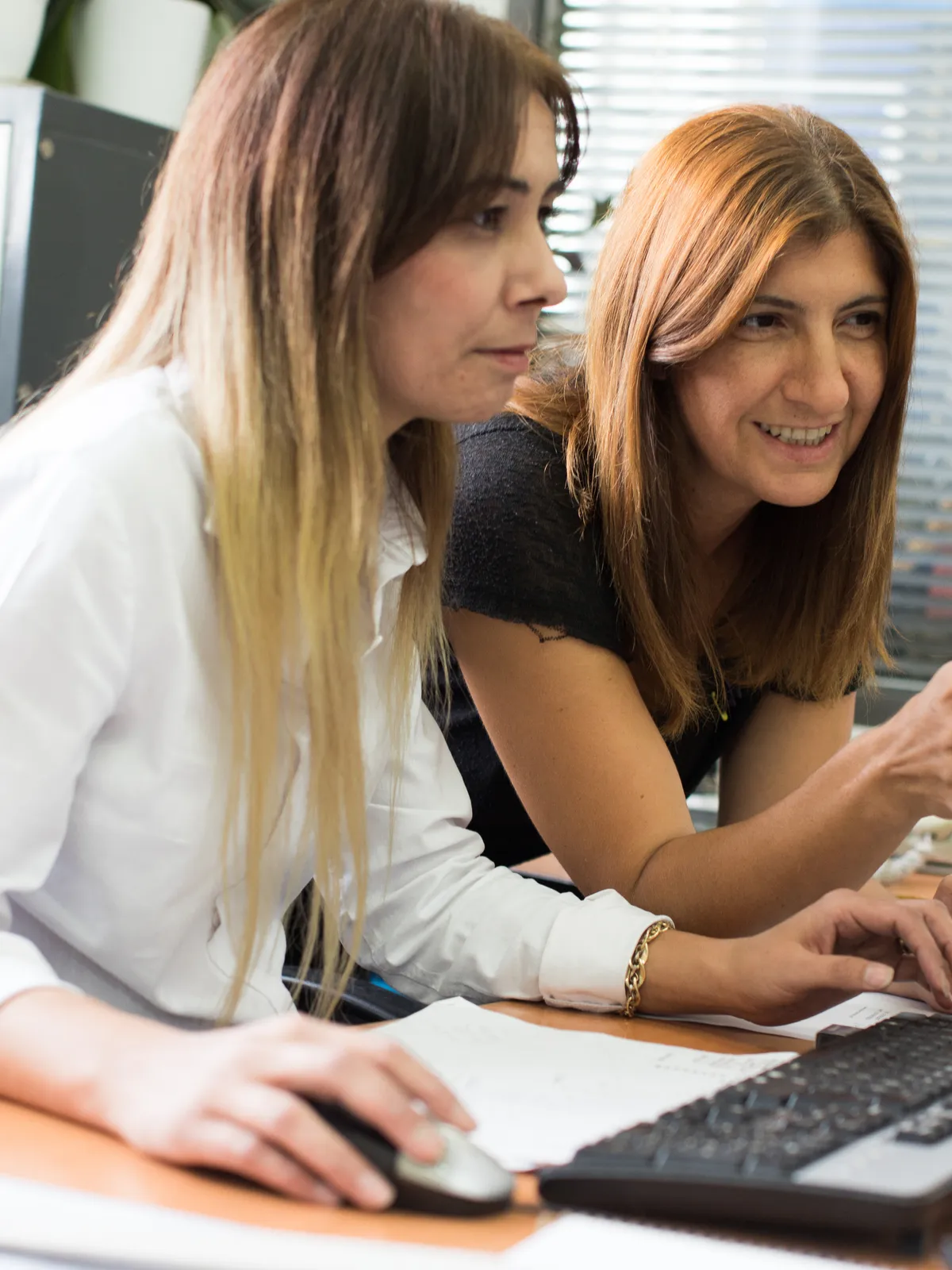 Women in LiderDeri's executive and office team at work